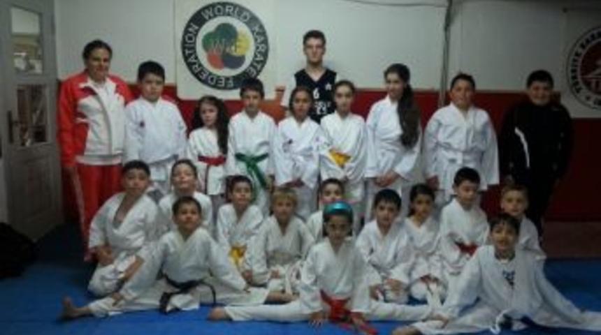 D&uuml;zce&rsquo;de Karateye İlgi Artıyor