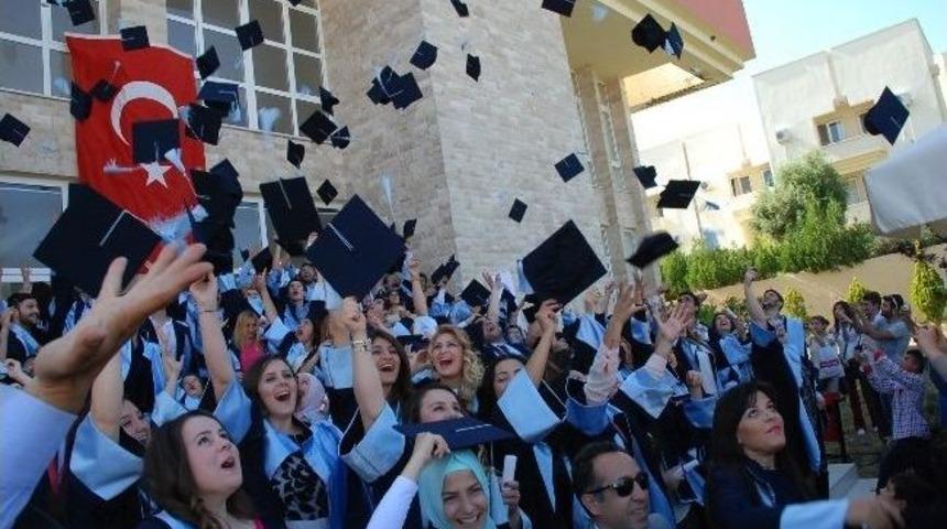 Ad&uuml; Didim Myo&rsquo;da Mezuniyet Sevinci