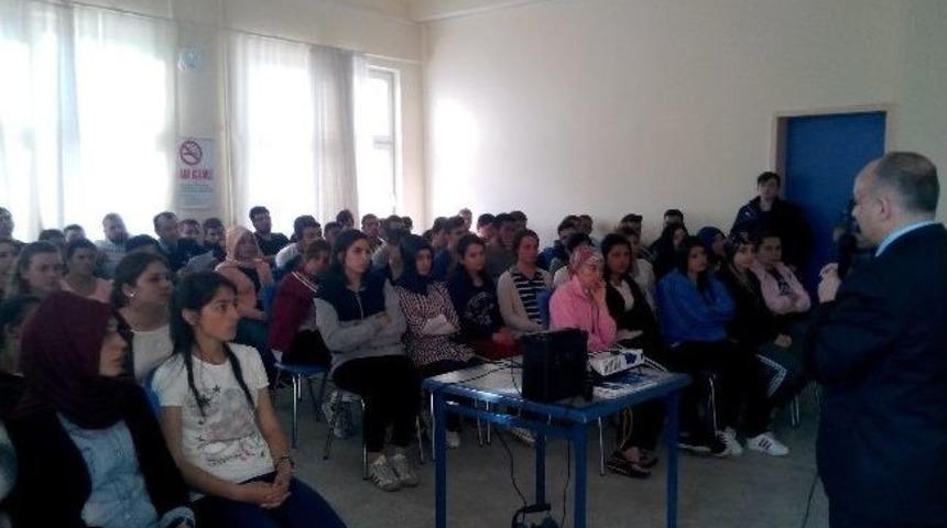 Hayrabolu&rsquo;da &Ouml;ğrencilere M&uuml;ft&uuml;l&uuml;kten Konferans