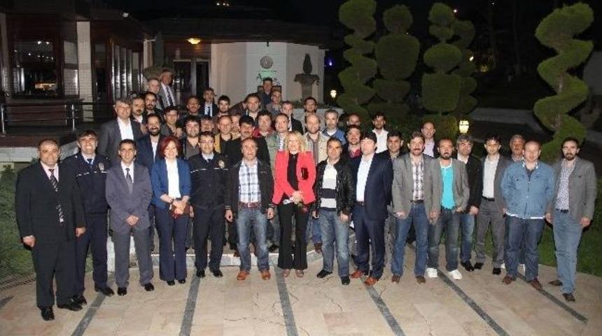 Yılmaz Ve &Ouml;zdemir'e Veda Yemeği