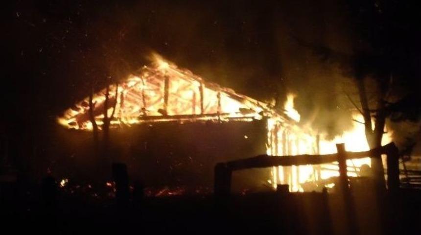 Ordu&rsquo;da Ahşap Ev K&uuml;l Oldu