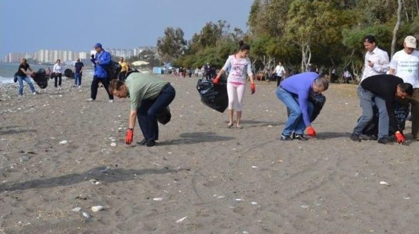 Chp&rsquo;li Atıcı Ve Başkan Tarhan &Ccedil;&ouml;p Topladı