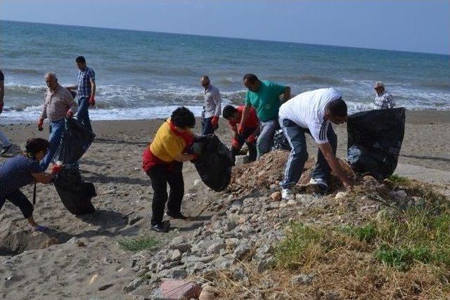 Chp’li Atıcı Ve Başkan Tarhan Çöp Topladı