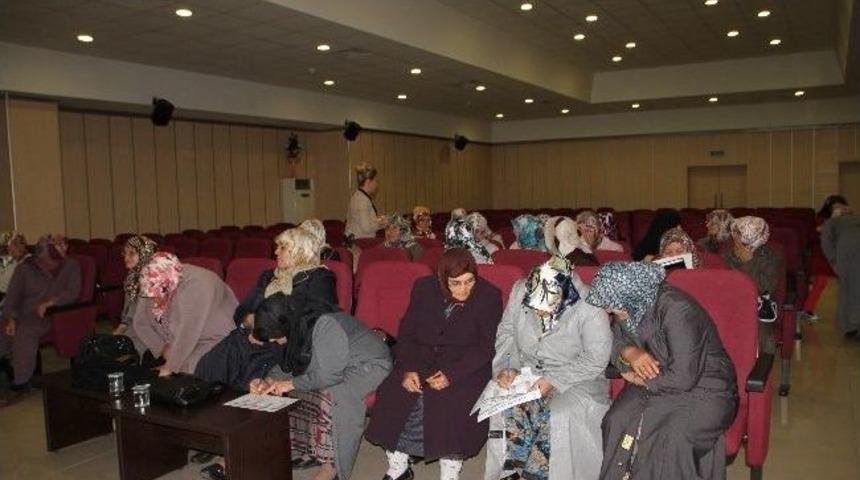 Tosya'da Kadın Hastalıkları Konferansı D&uuml;zenlendi