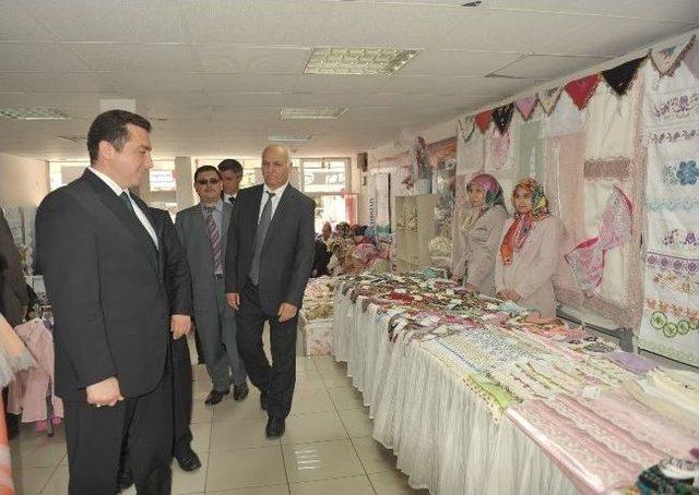 Bozüyük’te Öğrenciler Yararına Kermes Kuruldu