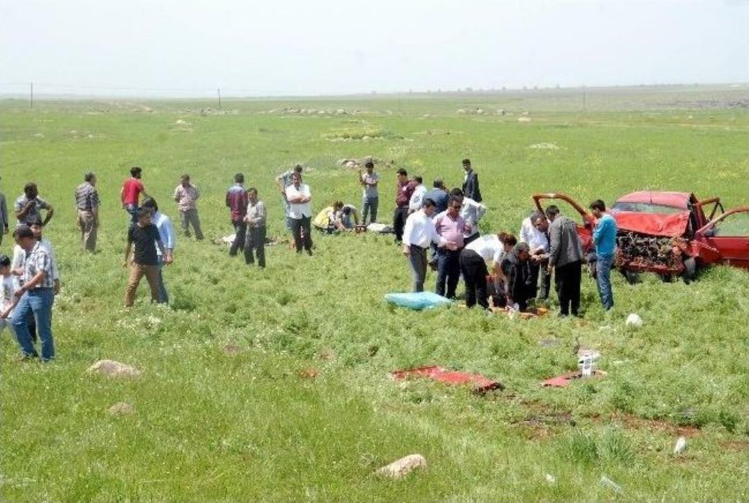 Şanlıurfa'da Otomobil Takla Attı: 2 &Ouml;l&uuml;, 3 Yaralı