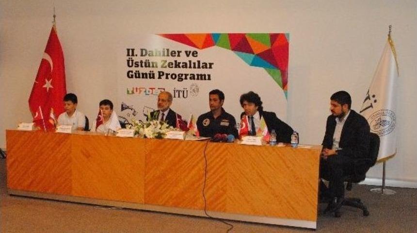 Uzayda Namaz Kılan Astronot Shukor: "daha İyi Bir Y&ouml;netim İ&ccedil;in Siyasiler Uzaya G&ouml;nderilmeli"