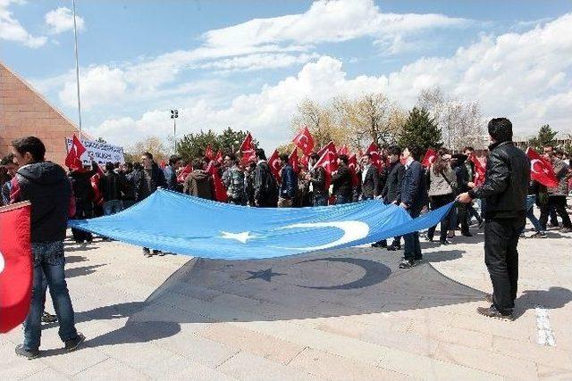 Erzurum’da Ermeni Katlimanı Protesto Etmek İçin Yürüdüler