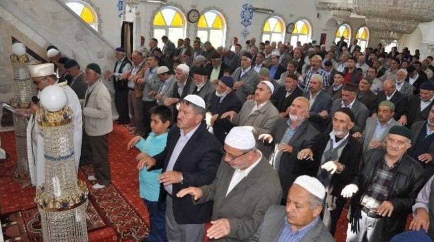 K&ouml;yl&uuml;ler Yağmur Duası Yaptı