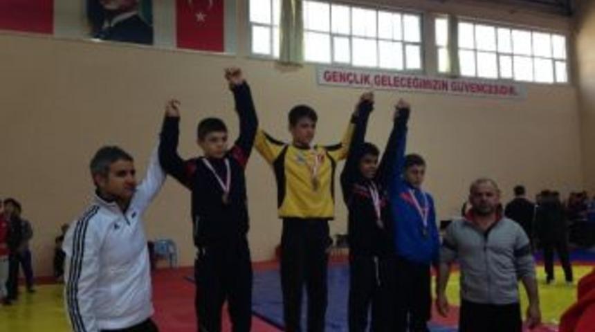 Hendek&rsquo;li Serhat, T&uuml;rkiye Şampiyonu Oldu