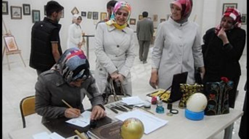 Elazığ'da Hat Sanatı Eserleri Sergilendi