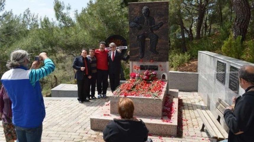 Ali Ekber &Ccedil;i&ccedil;ek, Mezarı Başında Anıldı