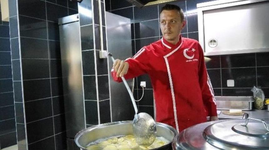 Aş&ccedil;ı &Ouml;zt&uuml;rk, Edirne'ye Madalya İle D&ouml;nd&uuml;