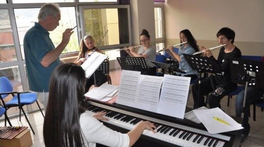 T&uuml;rk Alman Dostluğu Bestelerde