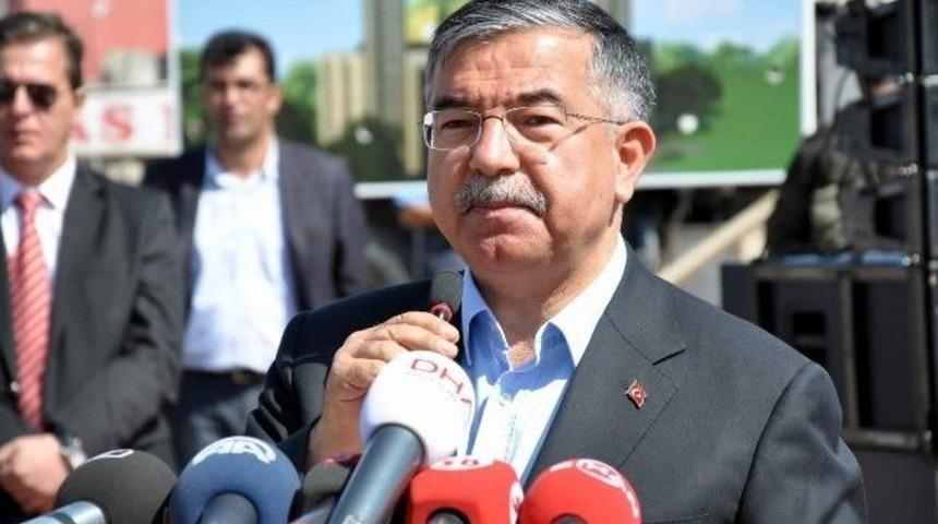 Milli Savunma Bakanı İsmet Yılmaz: