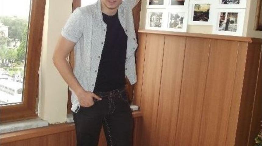 Liseli Karako&ccedil;, Kitabını İzmir'de Tanıtacak