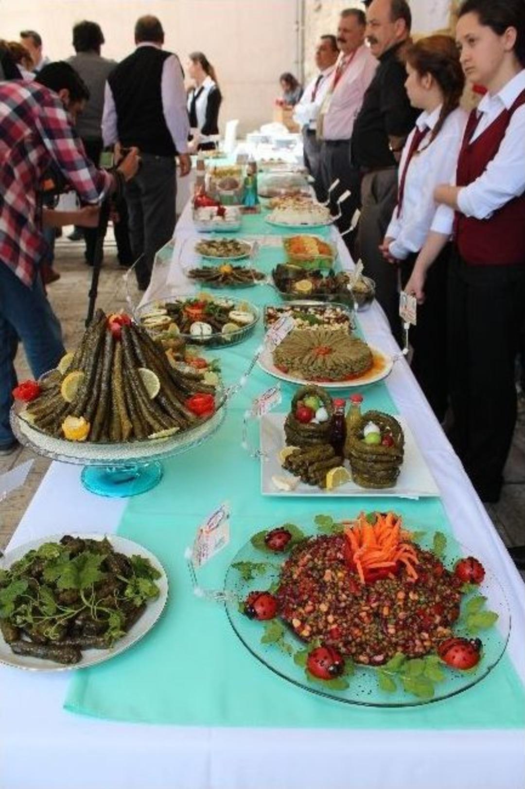 Manisa&rsquo;da En G&uuml;zel Yemekler Mesir İ&ccedil;in Yarıştı