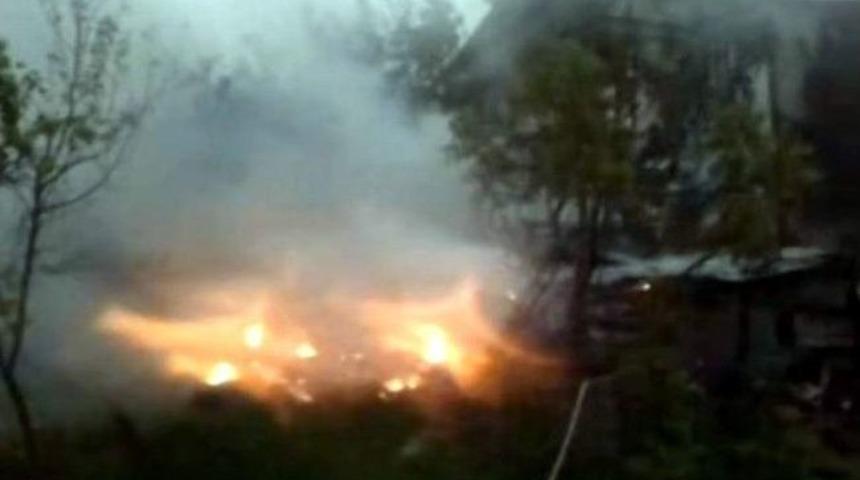 Amasra'da İki Otomobil Yandı