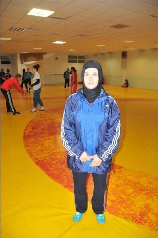 Yıldız Güreş Milli Takımı Şampiyonaya Edirne'de Hazırlanıyor