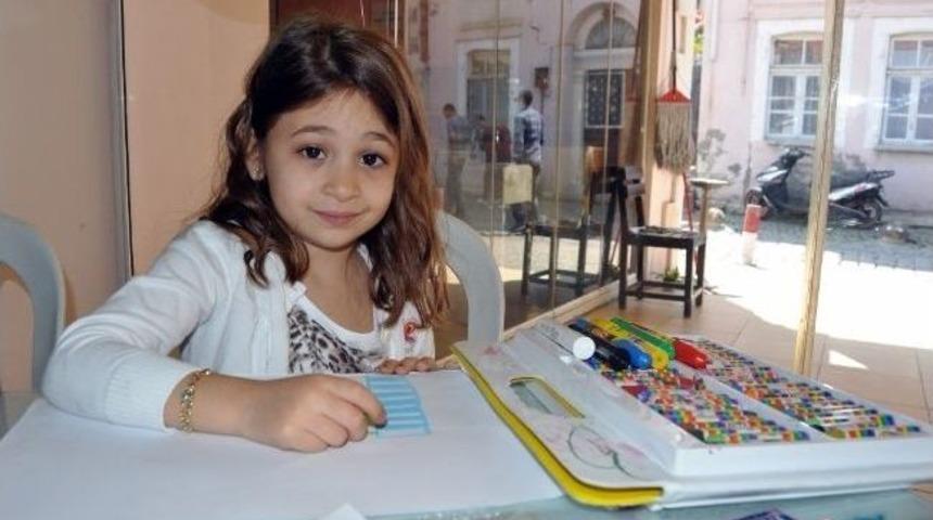 6 Yaşında Resim Sergisi A&ccedil;tı