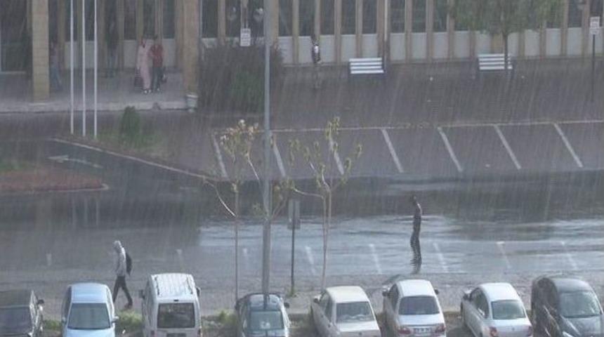 Kayseri'de Sağanak Yağış