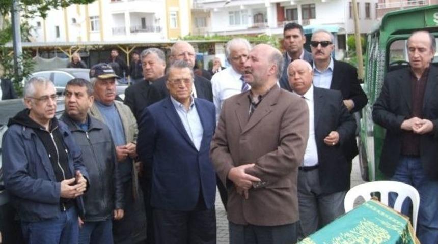 Mesut Yılmaz, Eski Milletvekili &Ouml;zkan'ın Annesinin Cenazesine Katıldı
