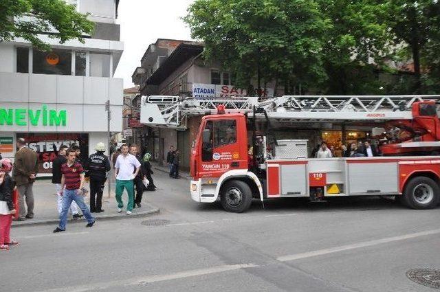 Çocuklarını Ve Eşini Göremeyince İntihara Kalkıştı