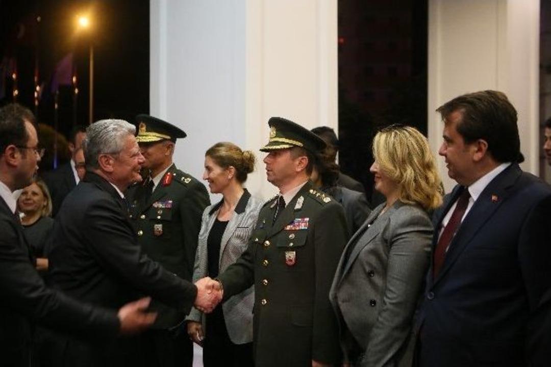 Almanya Cumhurbaşkanı Dondurma Şovunu İlgiyle İzledi