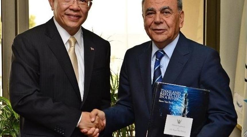 Tayland B&uuml;y&uuml;kel&ccedil;isi'nden Kocaoğlu'na Uzakdoğu Selamı