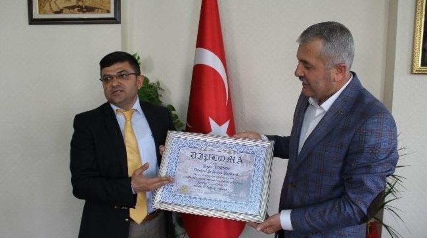 Başkan Toksoy&rsquo;a 1914-1915 Anısına Diploma
