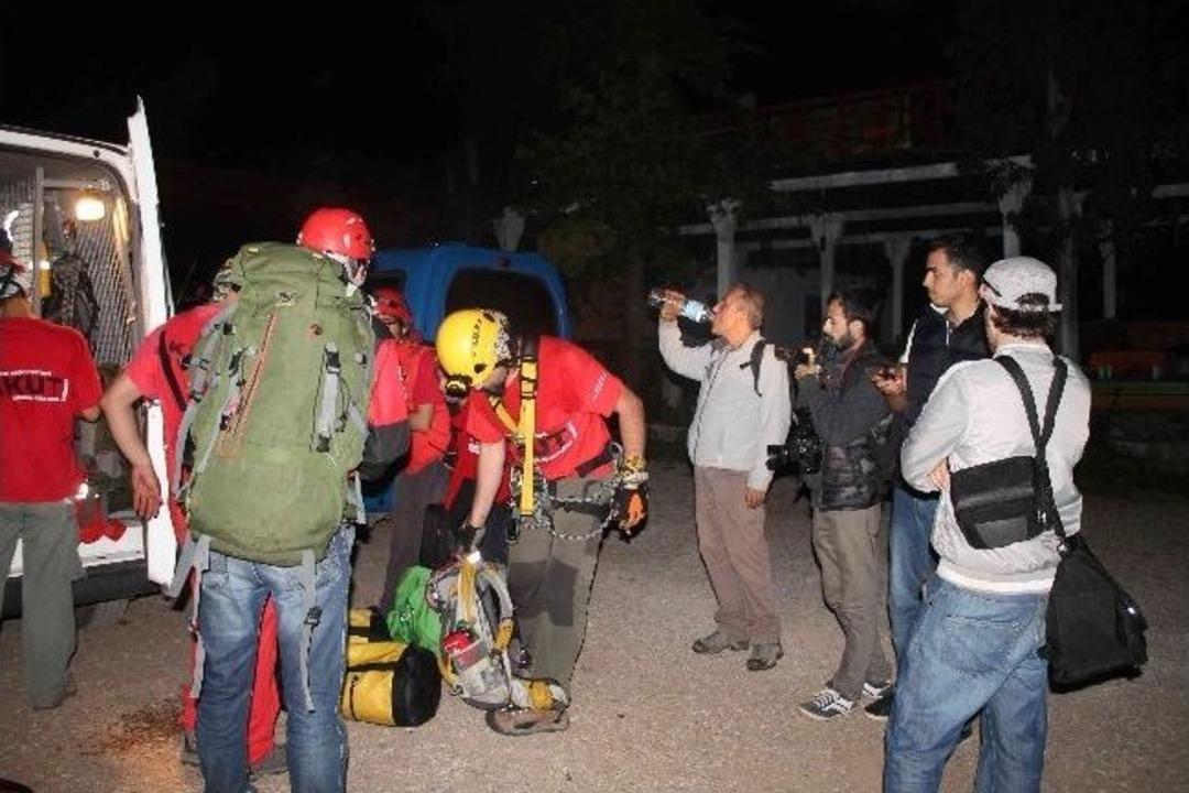 Fethiye&rsquo;de Fotoğraf &Ccedil;ekerken Kayalıklarda Mahsur Kaldılar