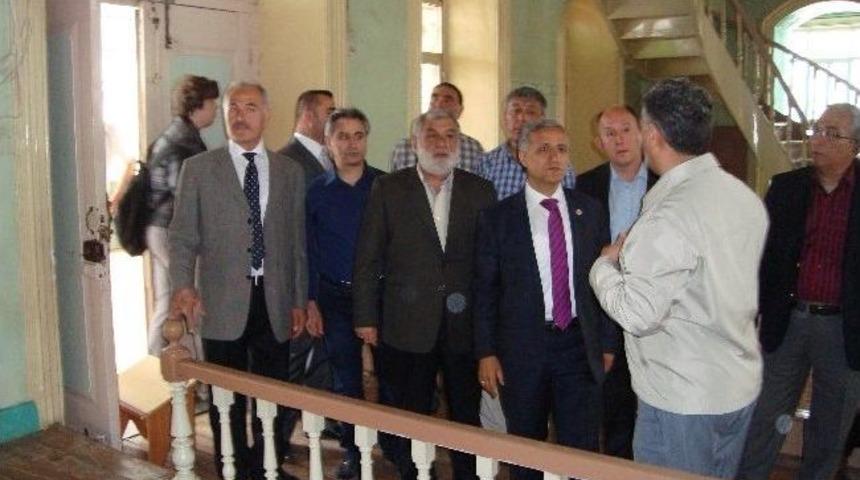 Salihli&rsquo;de 133 Yıllık Cami Restore Ediliyor