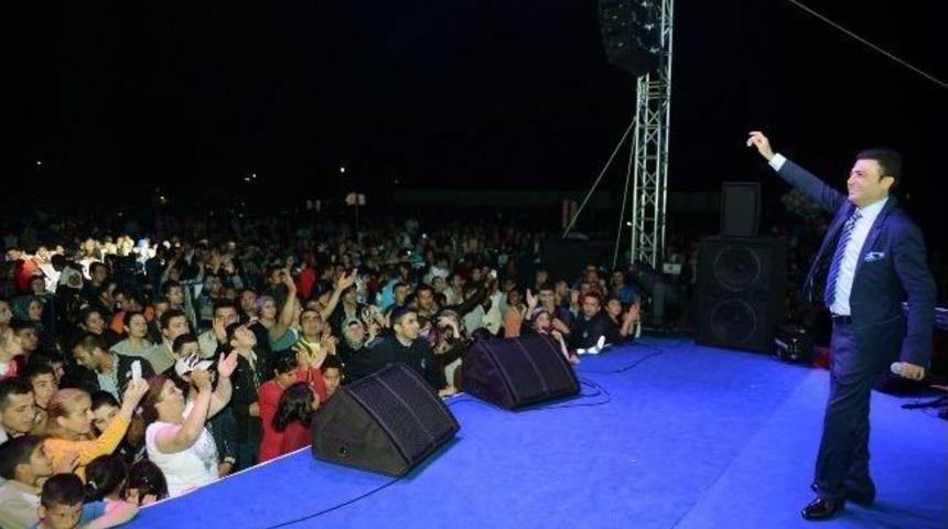 Oğuz Yılmaz Kumlucalıları Coşturdu