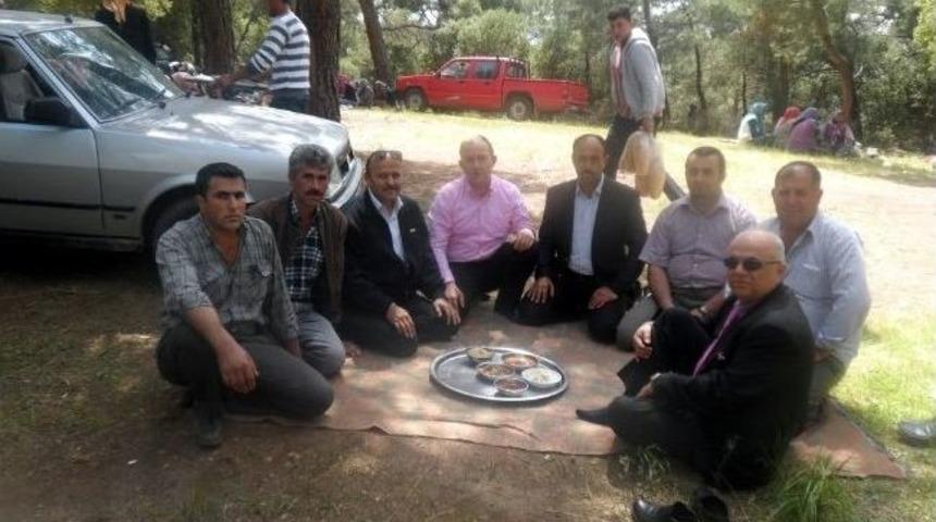 Salihli&rsquo;de Mahalleliler Yağmur Duasına &Ccedil;ıktı