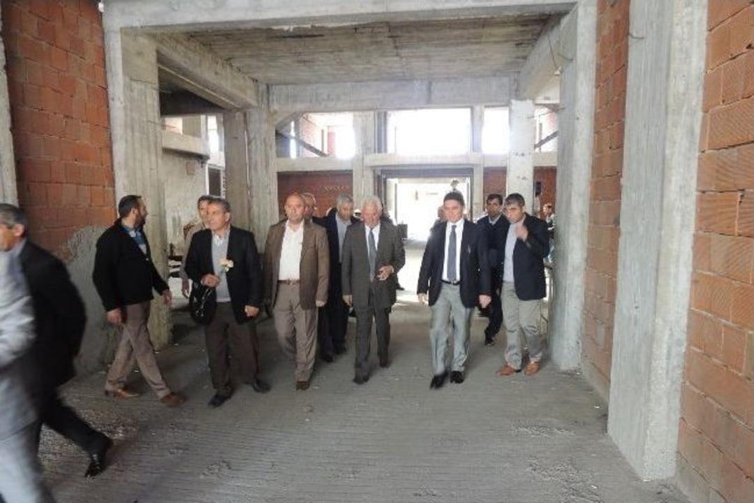 Eleşkirt Belediyesi &Ccedil;arşı Merkezine Taşınıyor