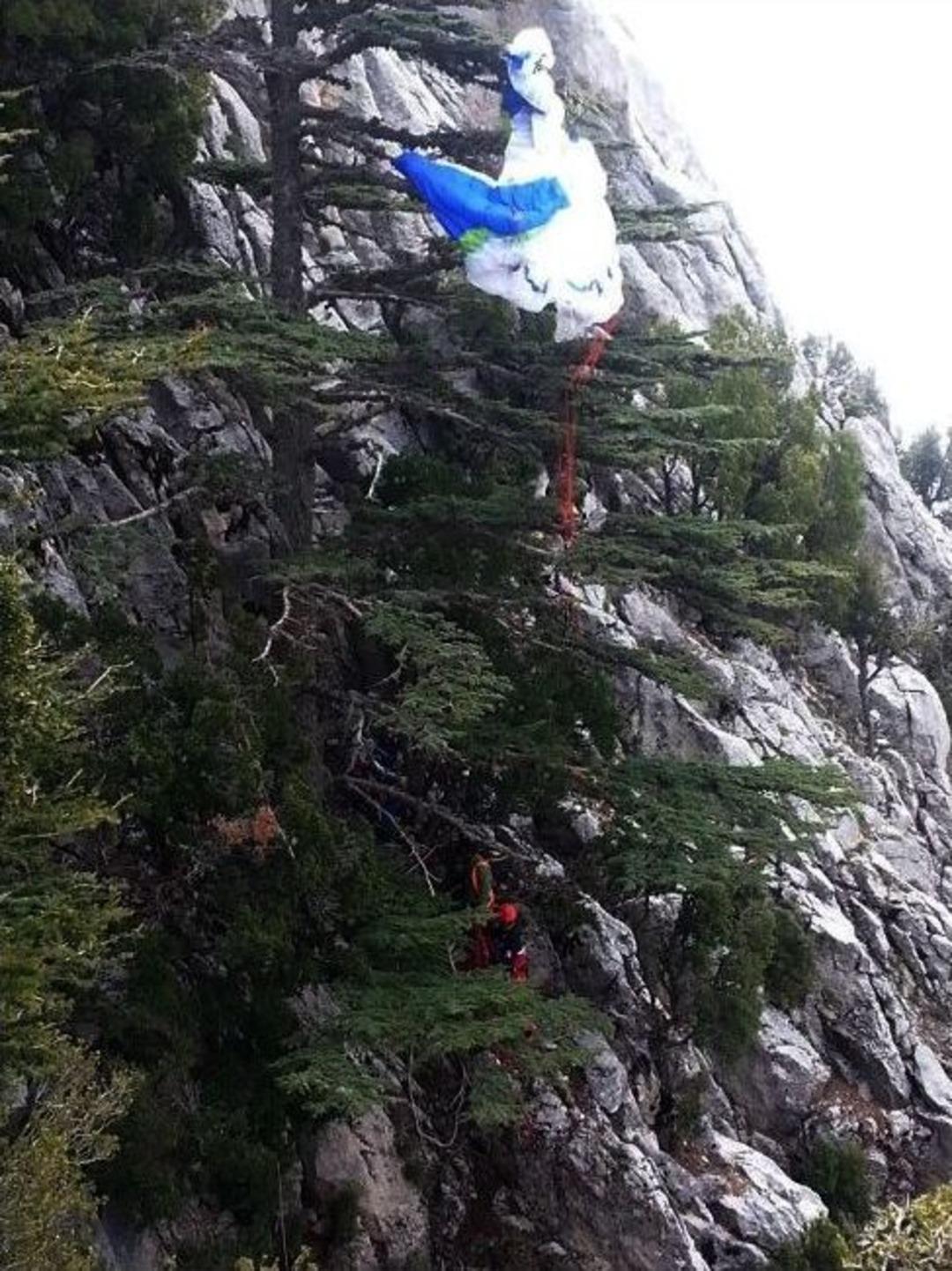 Kuveytli Paraş&uuml;t&ccedil;&uuml;y&uuml; &lsquo;ağa&ccedil; Dalı&rsquo; Kurtardı