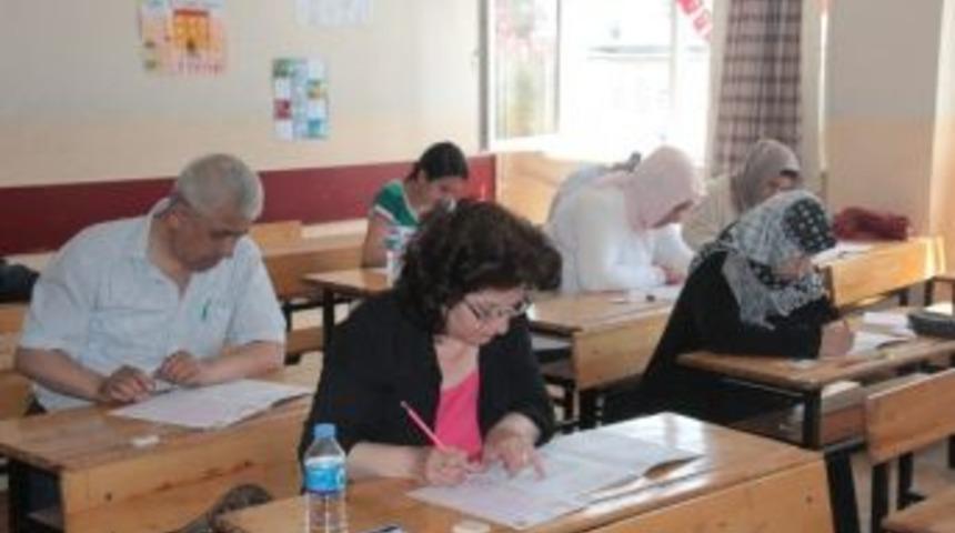 T&uuml;rkiye'deki Her 30 Kişiden Sadece 1'i D&uuml;zenli Kitap Okuyor