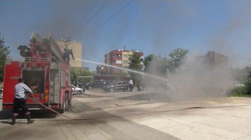 Belediye &Ouml;n&uuml;nde Yangın Paniği