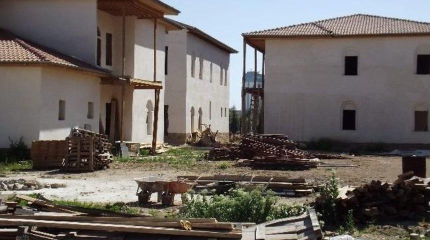 &Uuml;&ccedil; Yıl &Ouml;nce Yapılmaya Başlandı Hala Bitmedi