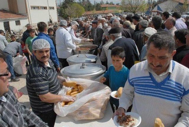 Bolvadin' De 3 Bin Kişi Yağmur Duasına Çıktı