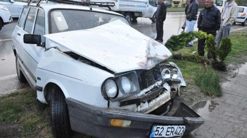 Samsun'da Trafik Kazası: 2 Yaralı