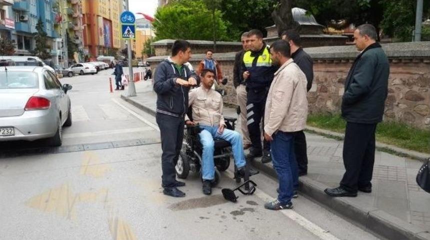 Engelli Vatandaşa &Ccedil;arptı, Ka&ccedil;tı