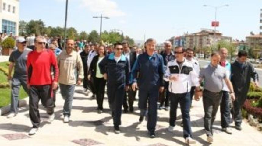 Elazığ Halkı Sağlık İ&ccedil;in Y&uuml;r&uuml;d&uuml;