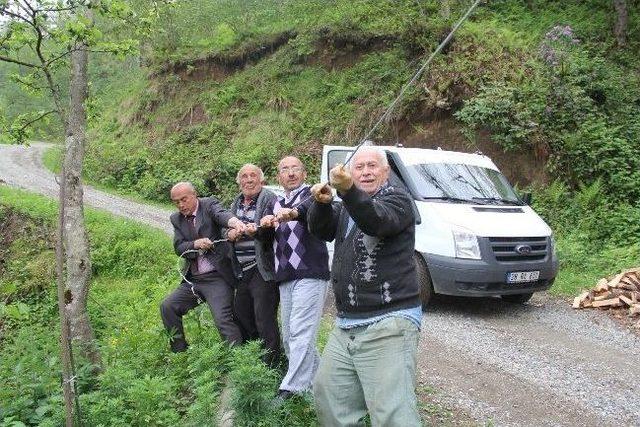 Elektrik Kesintileri Köylüyü Bıktırdı