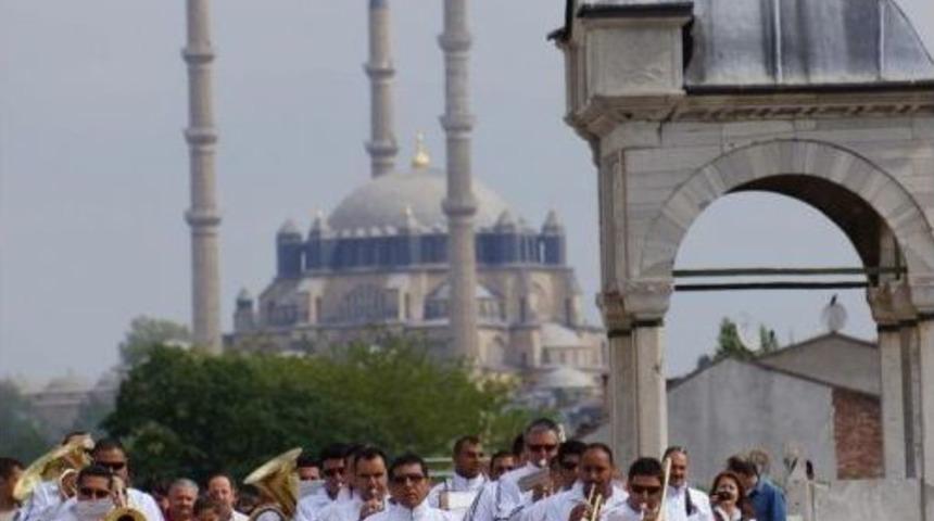 "Sevdiklerimizle Sağlıklı Yaşama Y&uuml;r&uuml;yoruz"