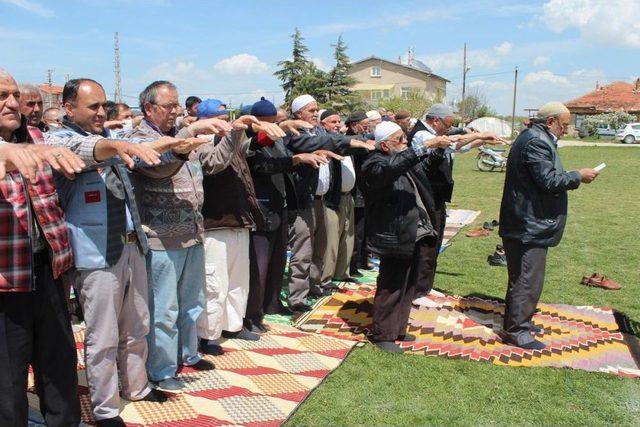 Beyşehir'de Çiftçi Yağmur Duasına Çıktı