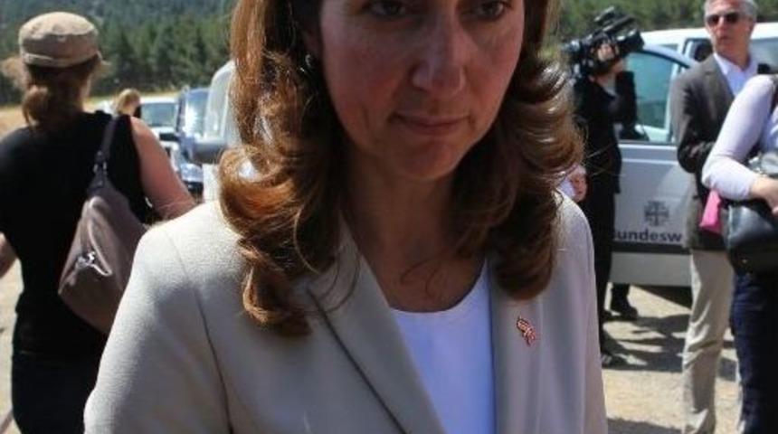 T&uuml;rk Asıllı Alman Bakandan T&uuml;rkiye&rsquo;ye &Ouml;vg&uuml;