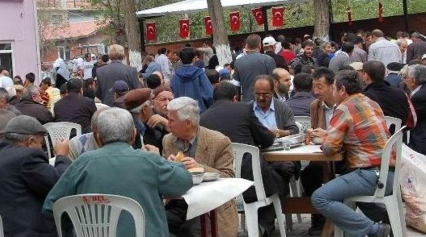 Simav’da Yağmur Duasına Çıkan 6 Bin Kişiye Yemek İkram Edildi