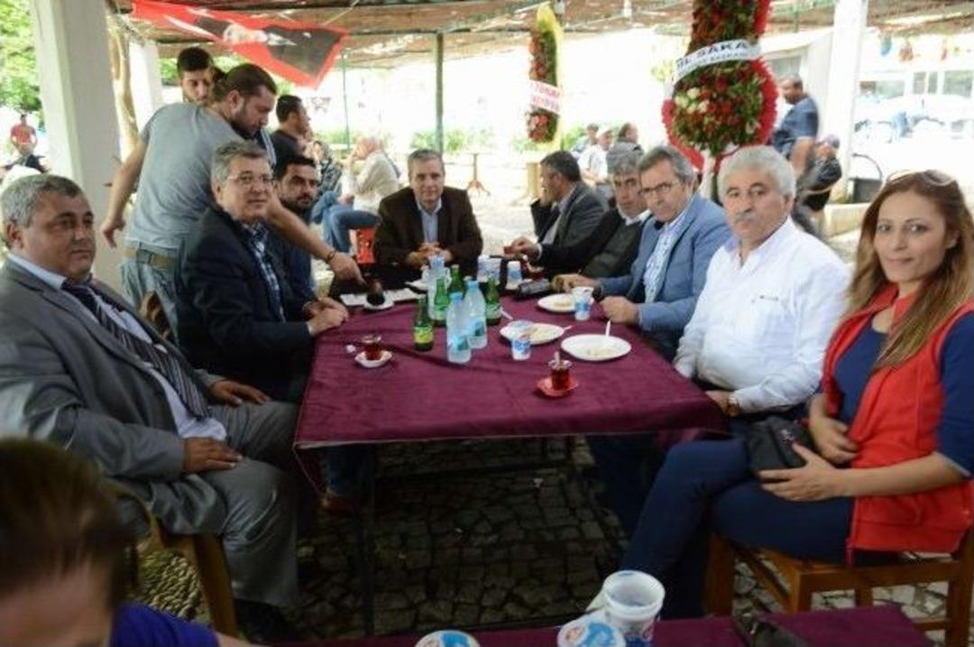 Edremit&rsquo;te Muhtardan Se&ccedil;mene Sazlı S&ouml;zl&uuml; Teşekk&uuml;r