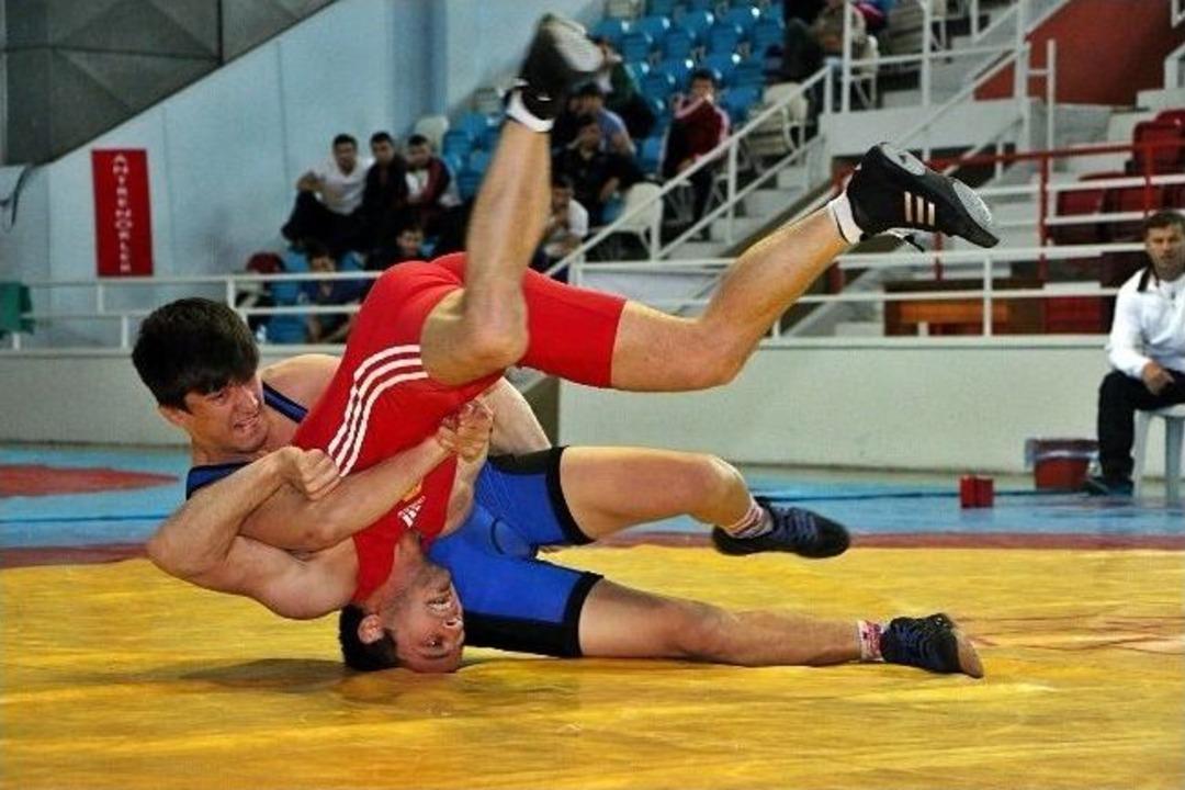 Deplasmanlı G&uuml;reş Liglerinde M&uuml;cadeleler Sona Erdi